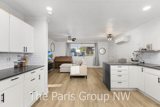 Building Photo - Remodeled Renton Highlands Home * A/C & Great Backyard