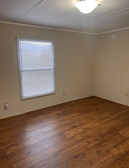 Building Photo - 299 Frank Hodges Dr