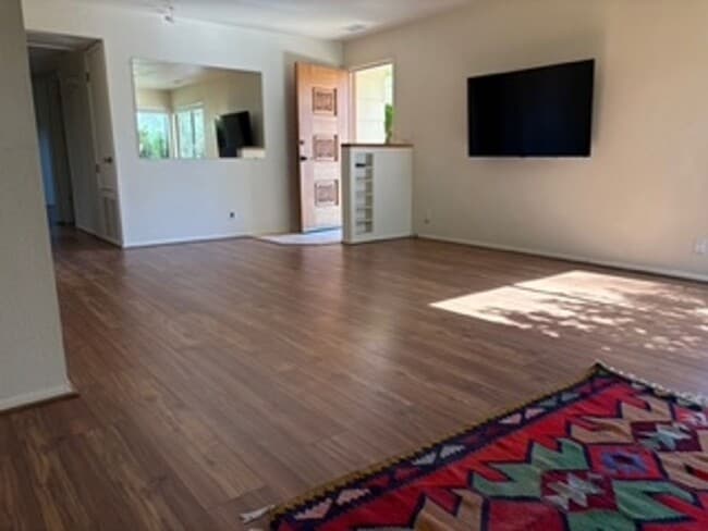 Building Photo - Cozy, West Sedona home with large fenced b...