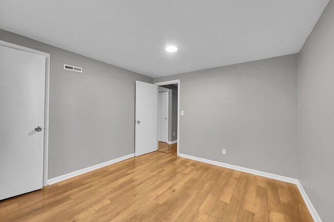 Building Photo - 5635 E Nebraska Way