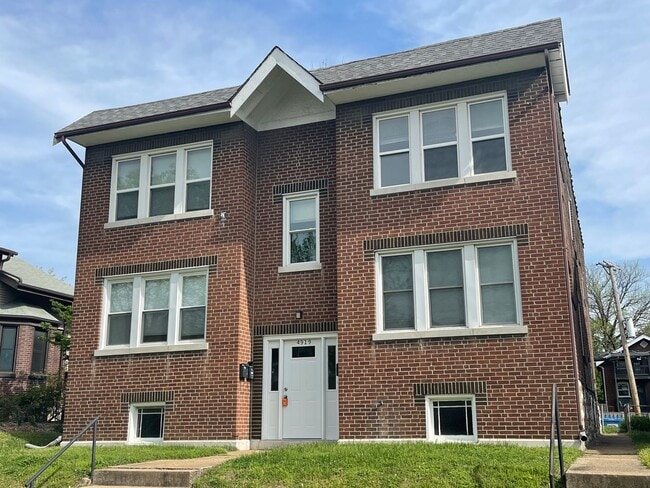 Building Photo - 4919 Lansdowne Ave