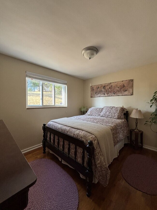 Building Photo - 3 Bed 1 Bath in Coraopolis, PA