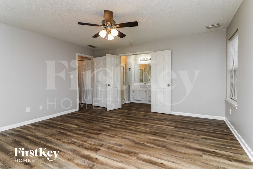 Building Photo - 5001 Rose Ct SE