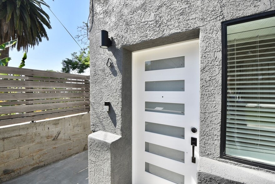 Building Photo - 2119 Elsinore St