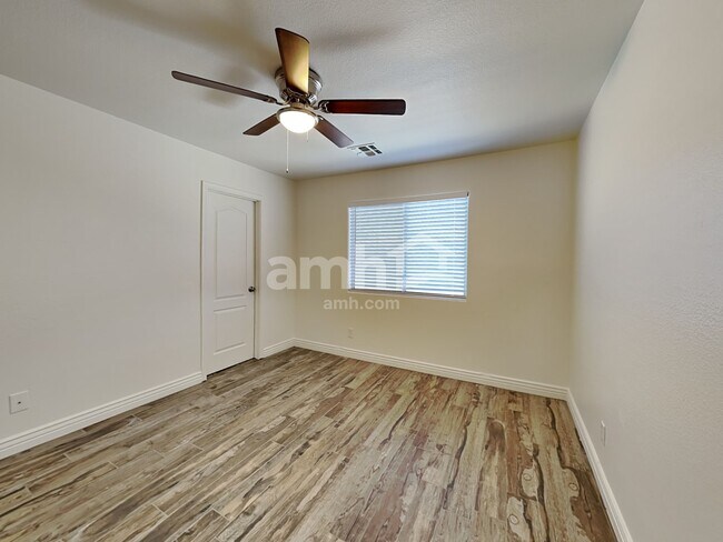 Building Photo - 8135 W Deanna Dr