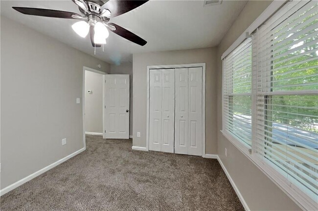 Building Photo - 385 Deerwood Dr