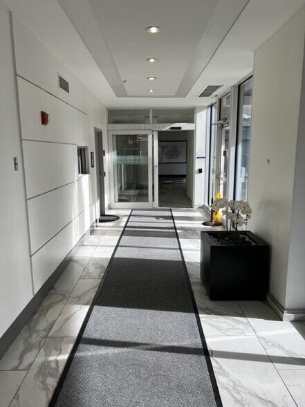 Building Photo - 10 Museum Way