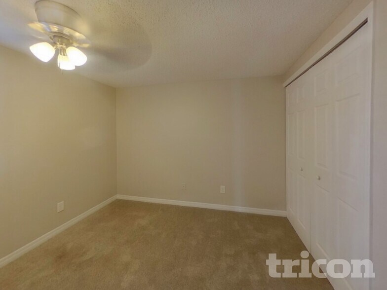 Building Photo - 6801 Wayside Ct