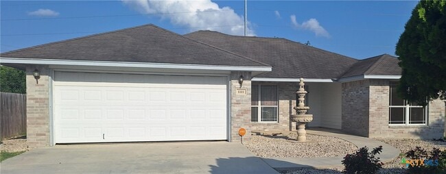 Primary Photo - 1111 Blazewood Dr