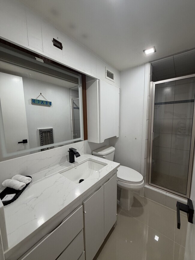 Building Photo - 4302 Ocean Dr