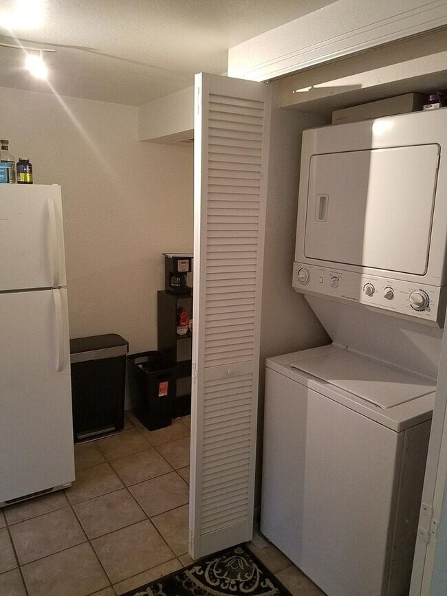 Building Photo - Charming 4BR House in Edgewater