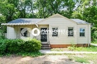Building Photo - 3 Bedroom Pet-Friendly Home in Charlotte, NC with Main Street Renewal