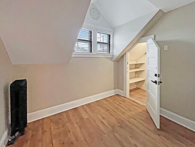 Building Photo - 111 Belden St