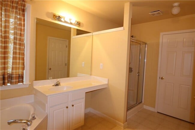 Building Photo - 1594 Hampton Hollow Trail