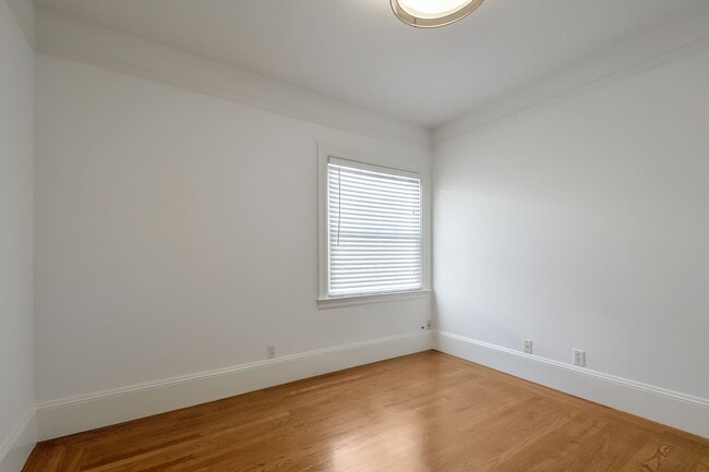 Building Photo - 3217 Gough St