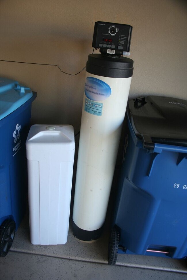 Building Photo - 7115 Quarterhorse Ln