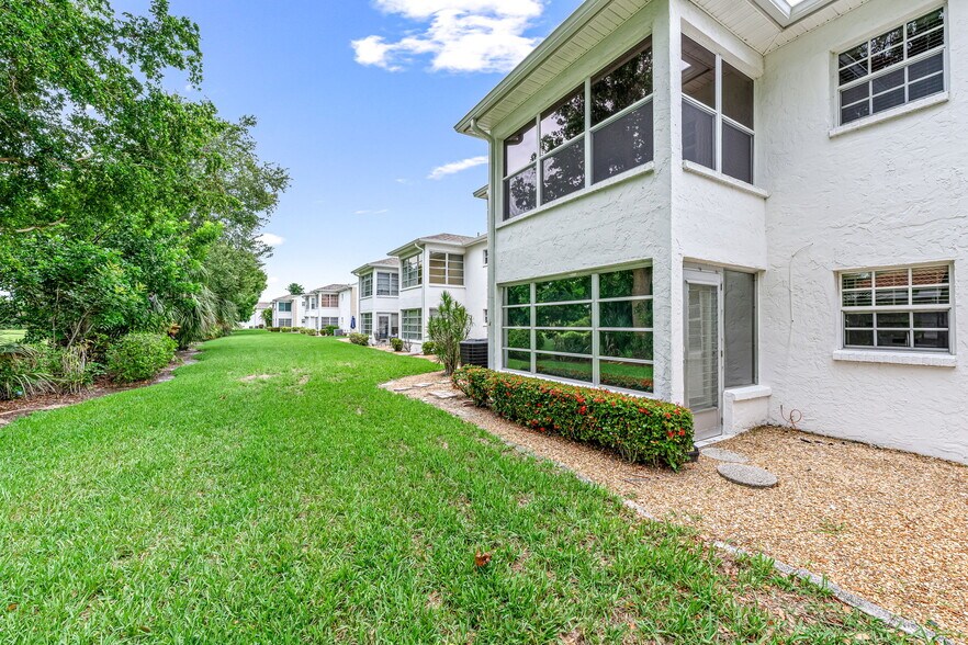 Building Photo - 1518 Edgewater Cir