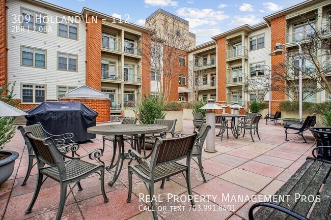 Building Photo - 309 Holland Ln