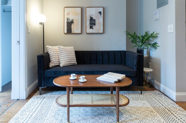 Building Photo - 689 10th Ave