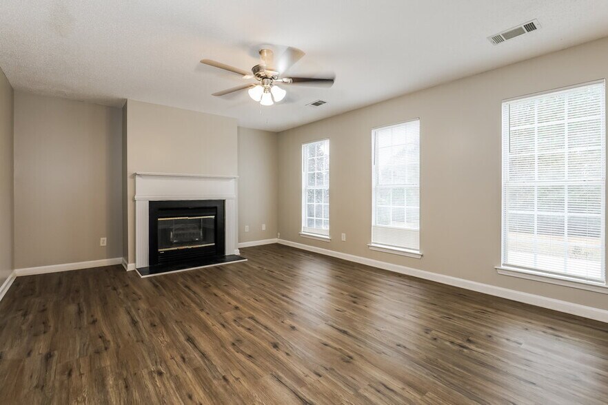 Building Photo - 5501 Vanity Joys Ln