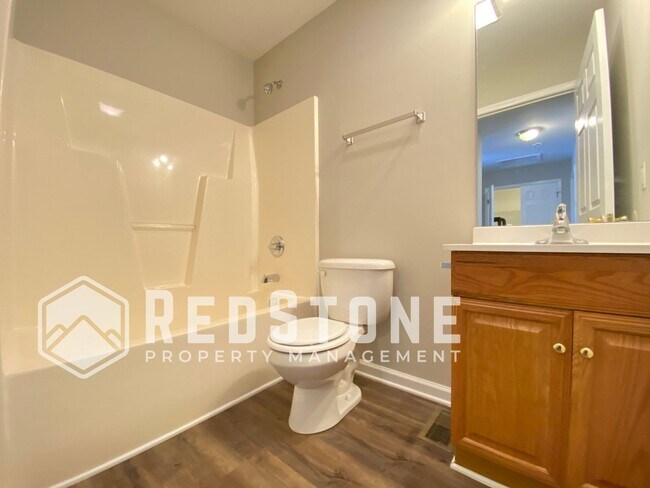 Building Photo - 1104 Chandler Ave