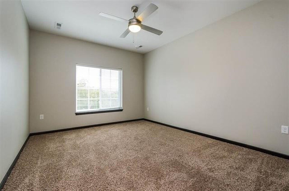Building Photo - 2863 Spring Rose Circle