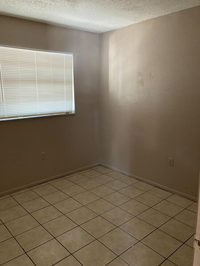 Building Photo - 5117 E 28th Ave