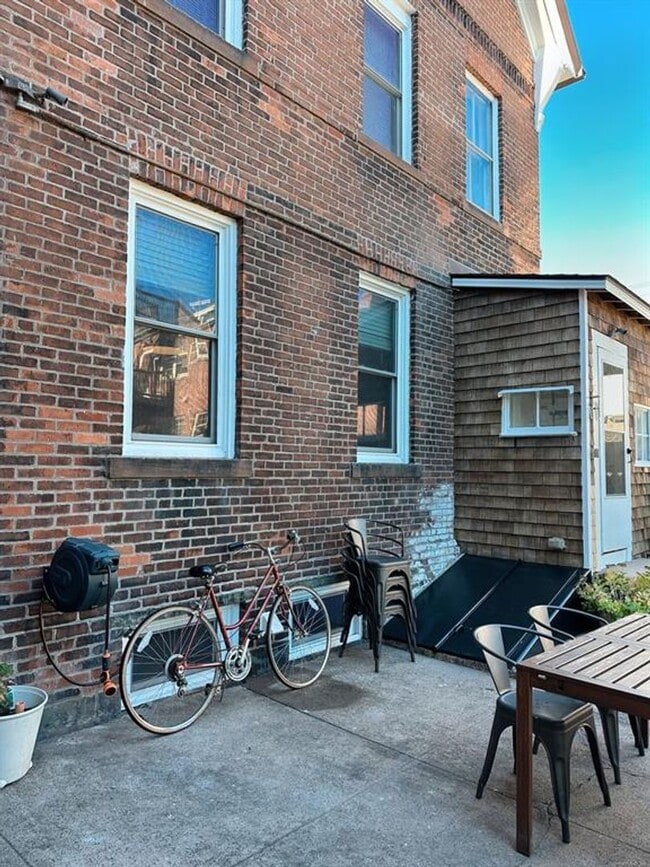 Building Photo - 99 Olive St