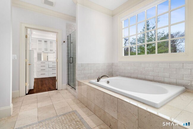 Building Photo - 59 Crescent Rd