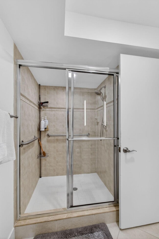 Building Photo - 611 Brackenwood Cove