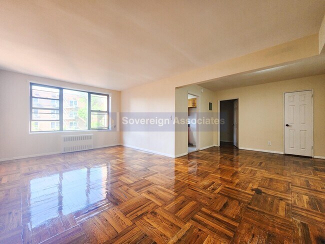 Building Photo - 525-527-527 Riverdale Ave