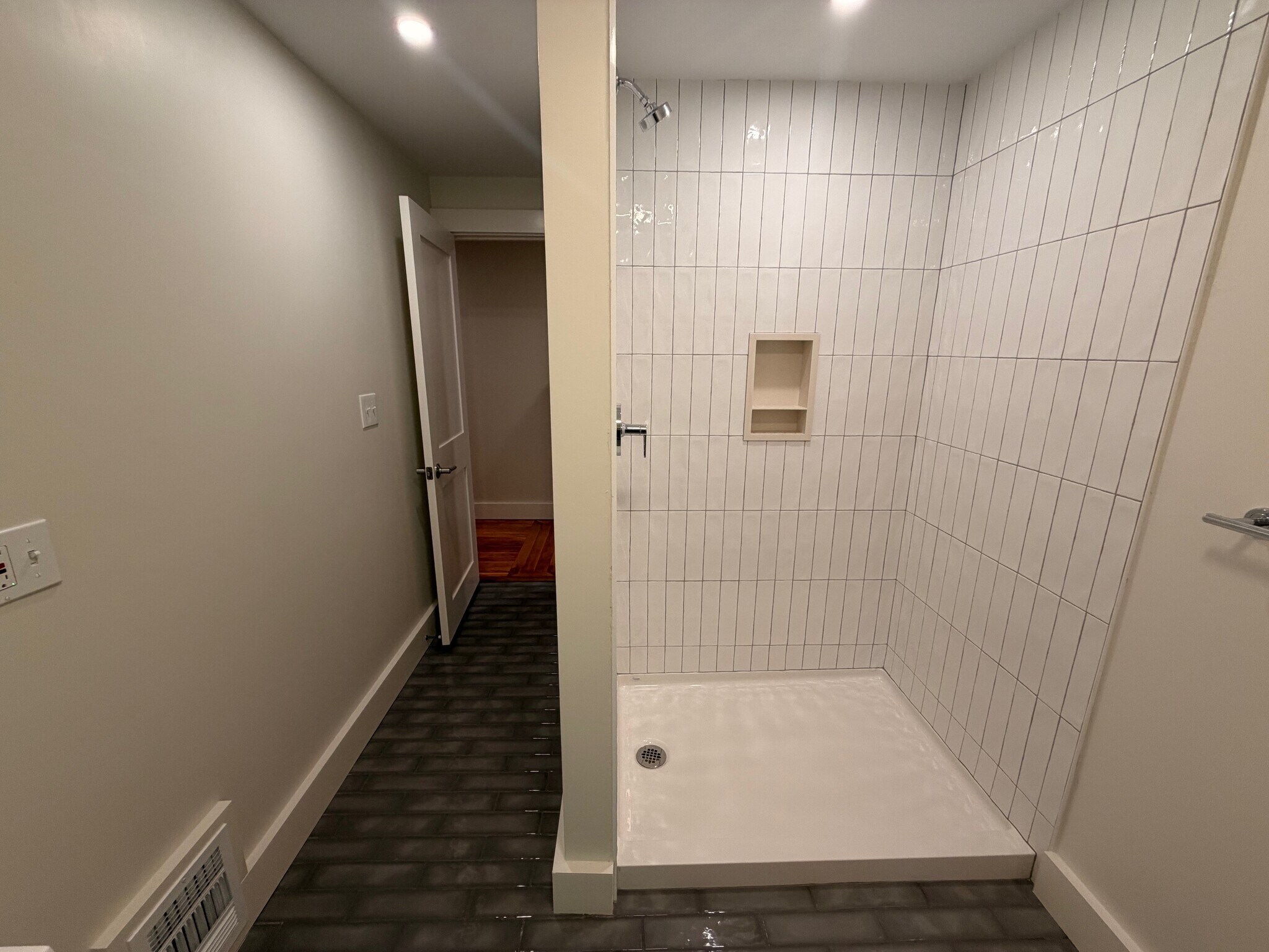 Building Photo - 40 Gibson St