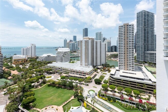 Building Photo - 888 Brickell Key Dr