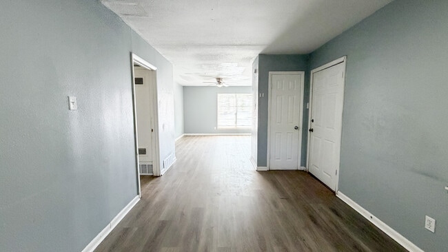 Building Photo - Kentwood Apartments