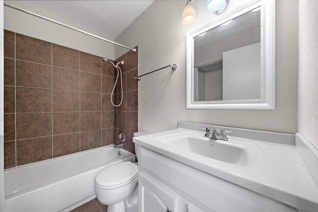 Building Photo - 12980 Greenway Chase Ct