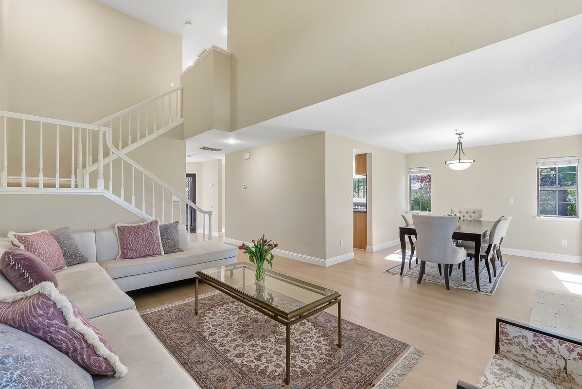 Building Photo - 121 Haslemere Ct