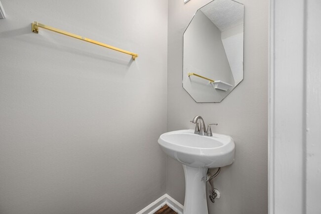 Building Photo - Hamlet Square Townhomes Unit 2410D