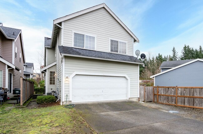 Building Photo - Modern 4 Bedroom, 2.5 Bath Home In Silver Creek w/AC