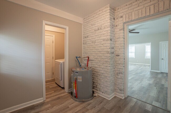 Building Photo - 216 Crescent Ave