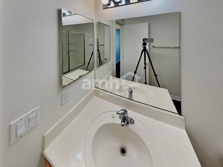 Building Photo - 5283 Railroad River Ave