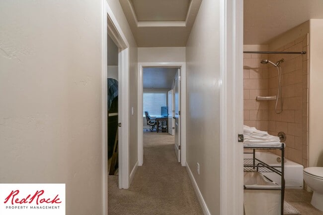 Building Photo - 3 Bedroom Furnished Home in Hidden Valley ...