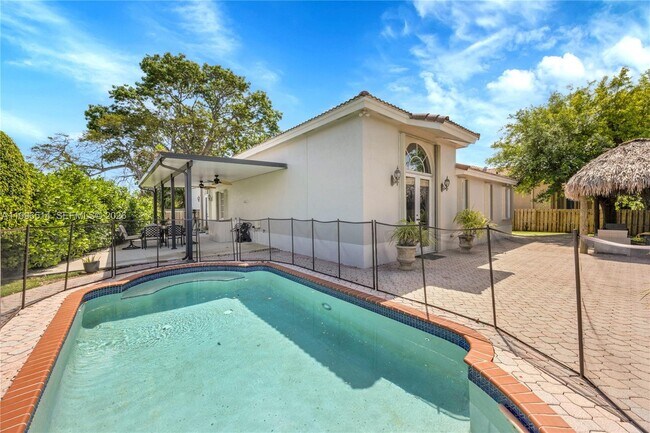 Building Photo - 16000 SW 91st Ct