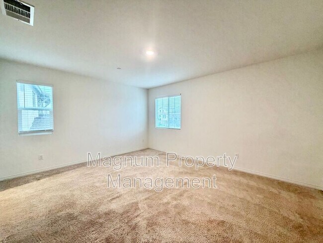 Building Photo - 34124 Thistlewood Ave