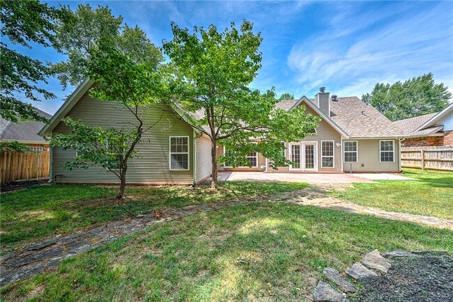 Building Photo - 903 N Quail Terrace