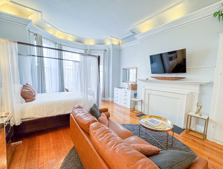Primary Photo - 337 Beacon St
