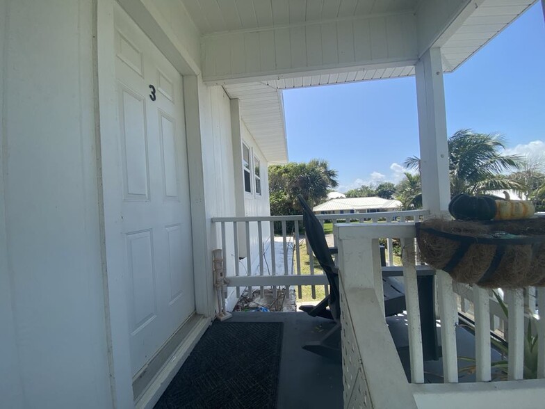 Building Photo - 3913 Silver Palm Dr