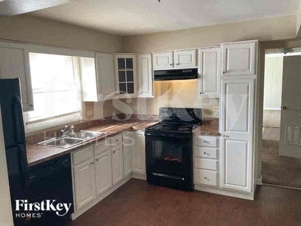 Building Photo - 2 Devon Ct