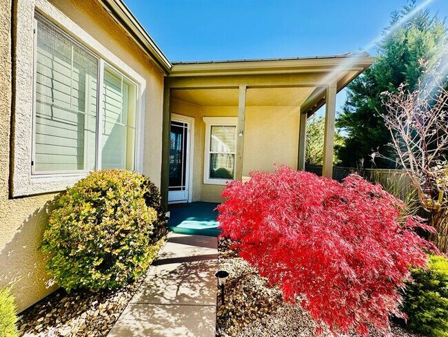 Building Photo - MOVE-IN SPECIAL! GET TWO WEEKS FREE WHEN YOU MOVE IN BEFORE THE END OF DECEMBER!