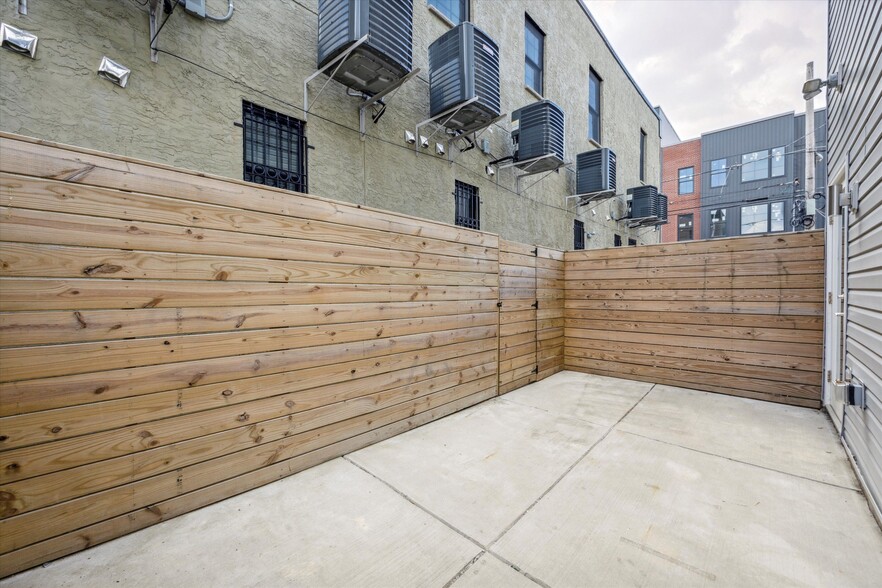 Building Photo - 1804 W Berks St