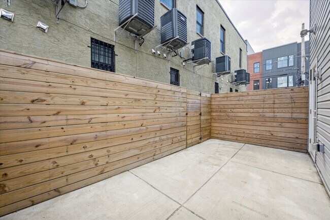 Building Photo - 1804 W Berks St